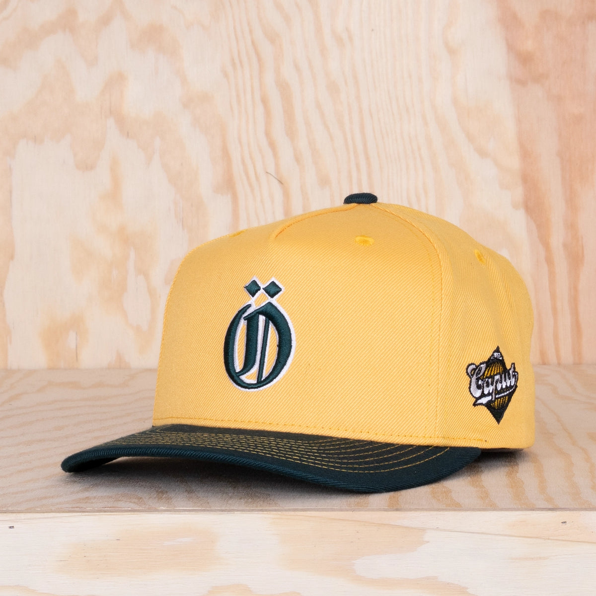 Ca'put Letter Ö Cap Gold / Dark Forest