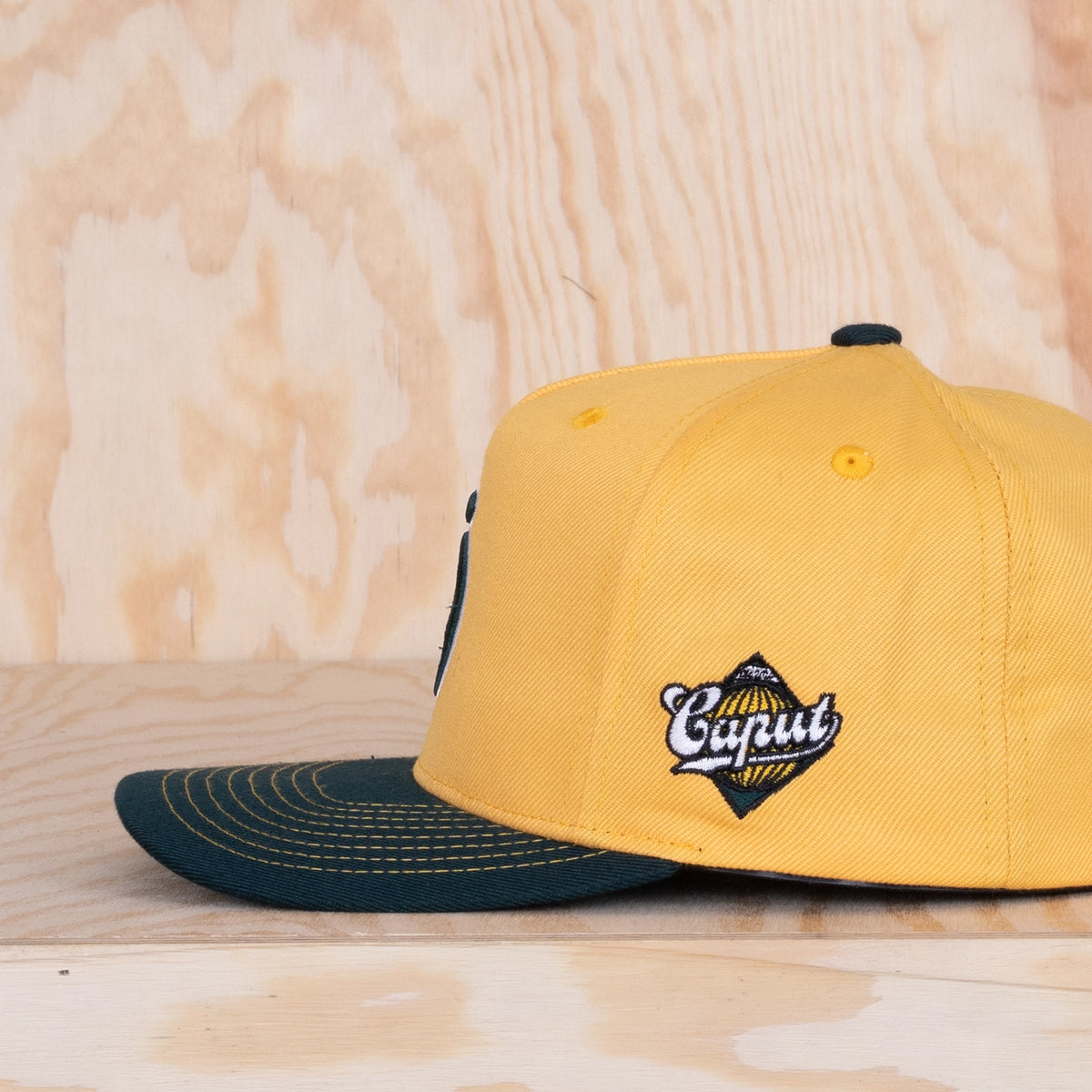 Ca'put Letter Ö Cap Gold / Dark Forest