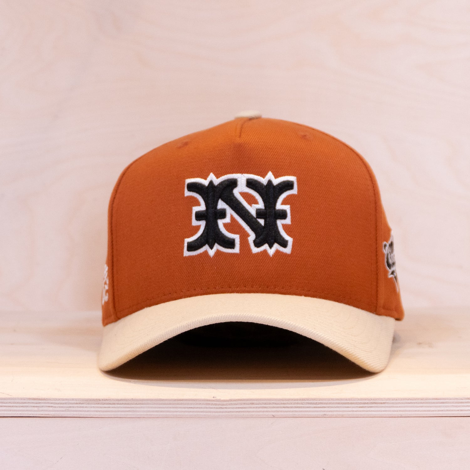 Ca´put Letter N Outline Cap Orange / Stone
