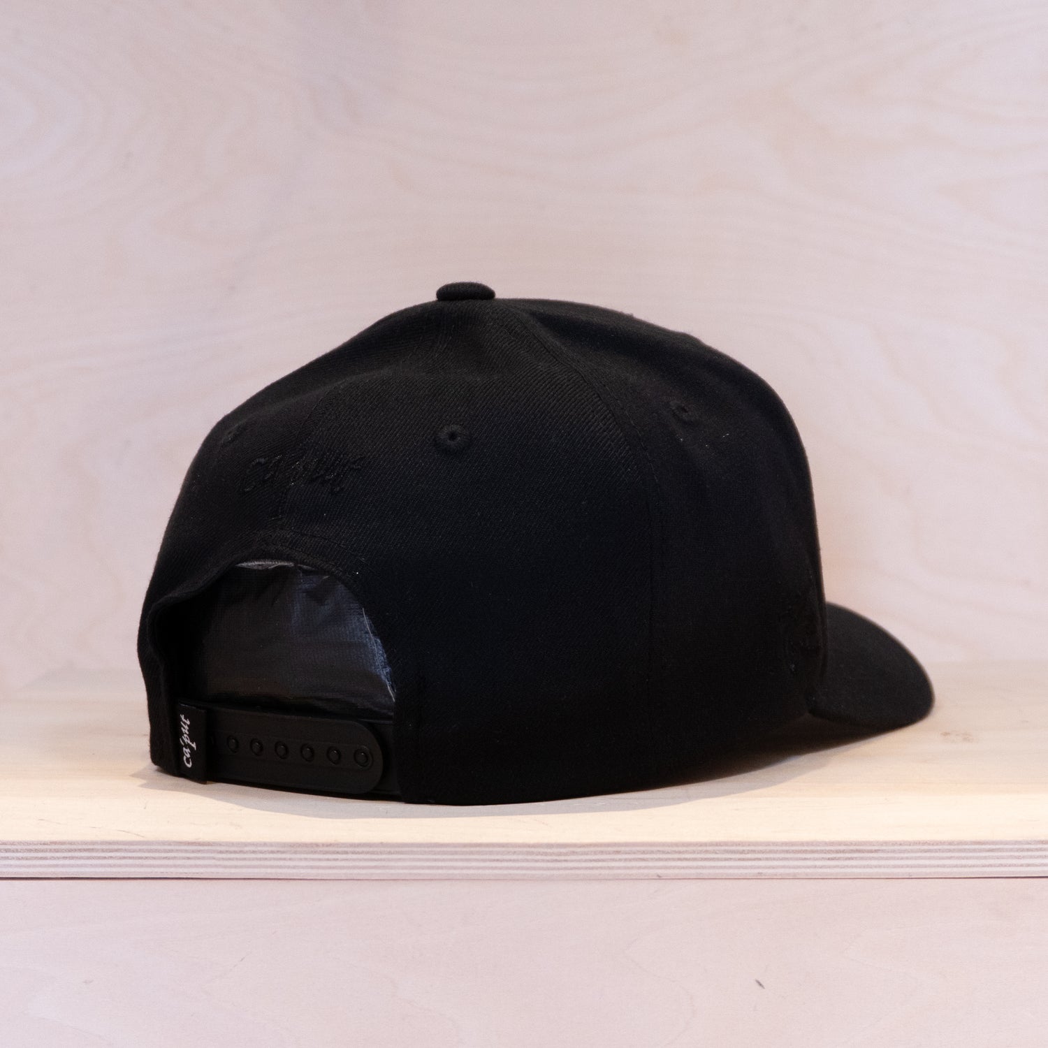 Ca´put Letter P Cap Exclusive All Black
