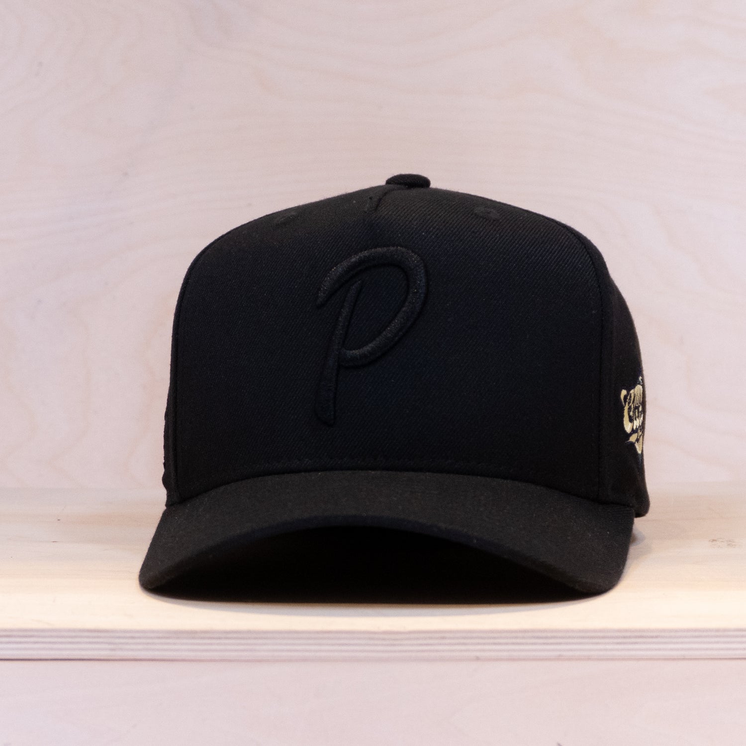 Ca´put Letter P Cap Exclusive All Black
