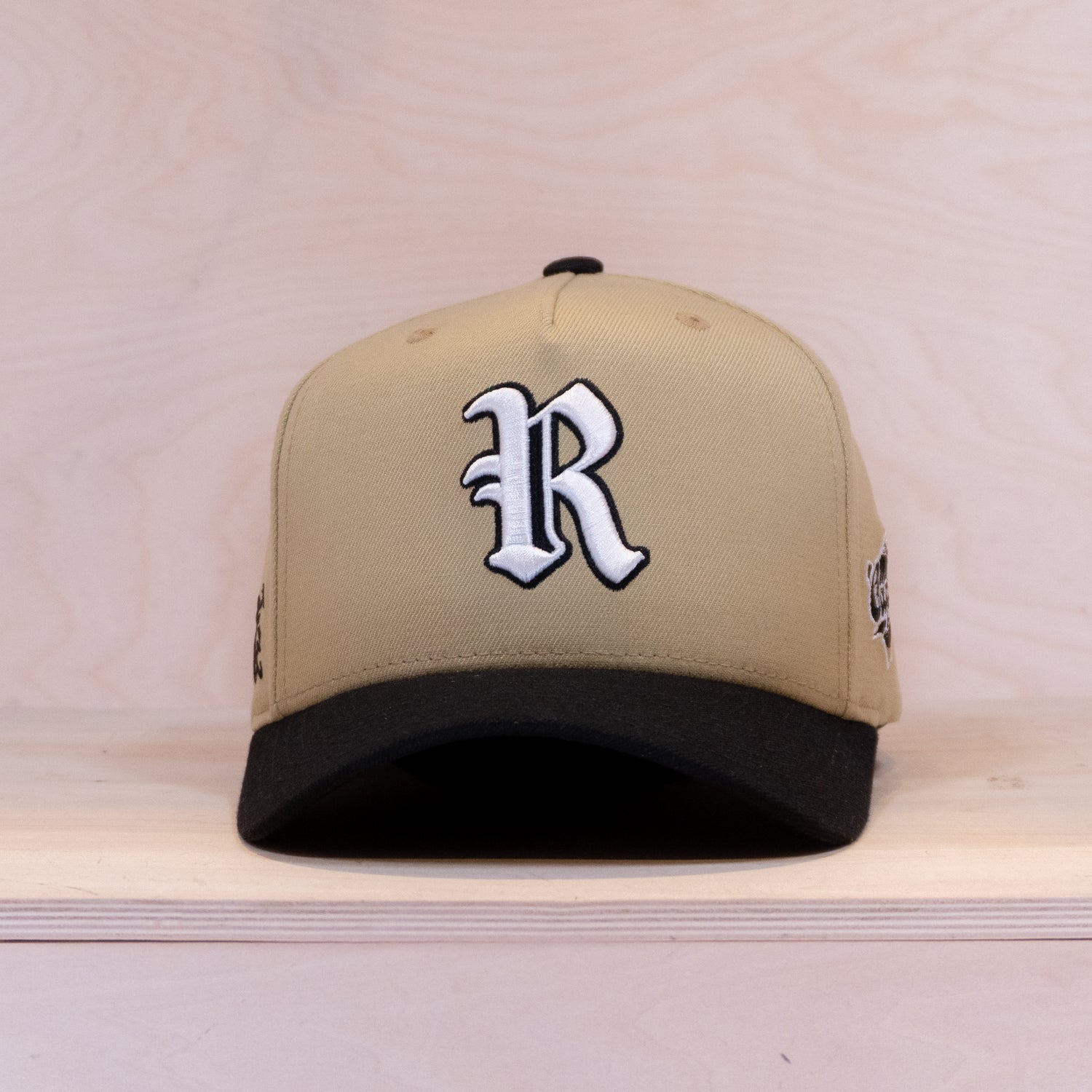 Ca´put Letter R Outline Cap Vegas / Black