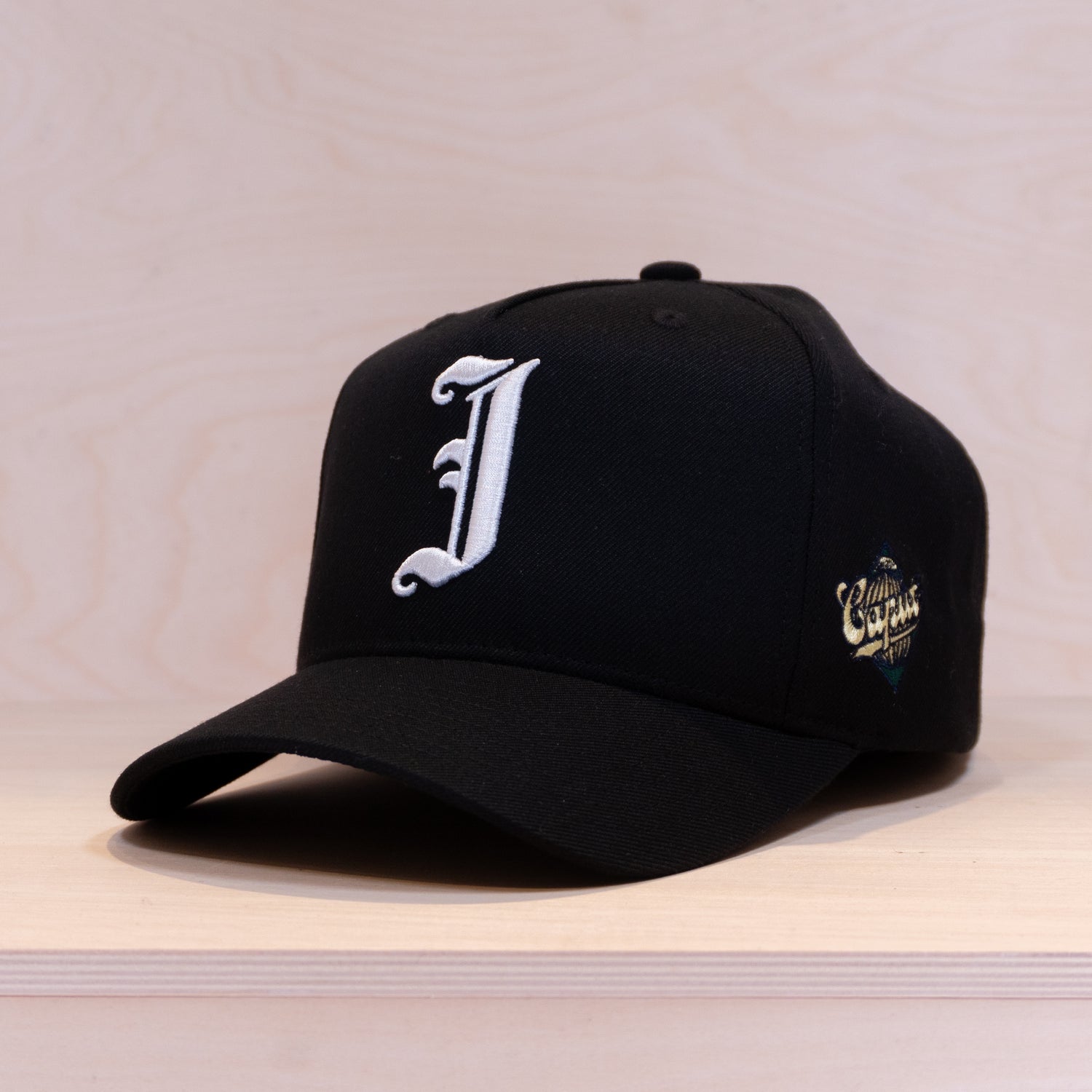Ca´put Letter J Cap Black
