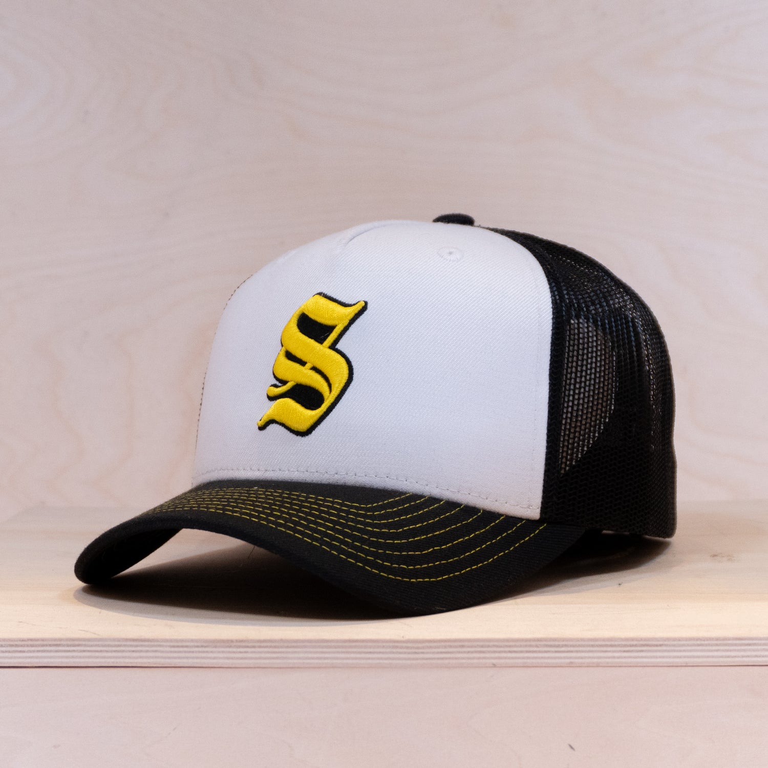 Ca´put Letter S Trucker Cap White / Black