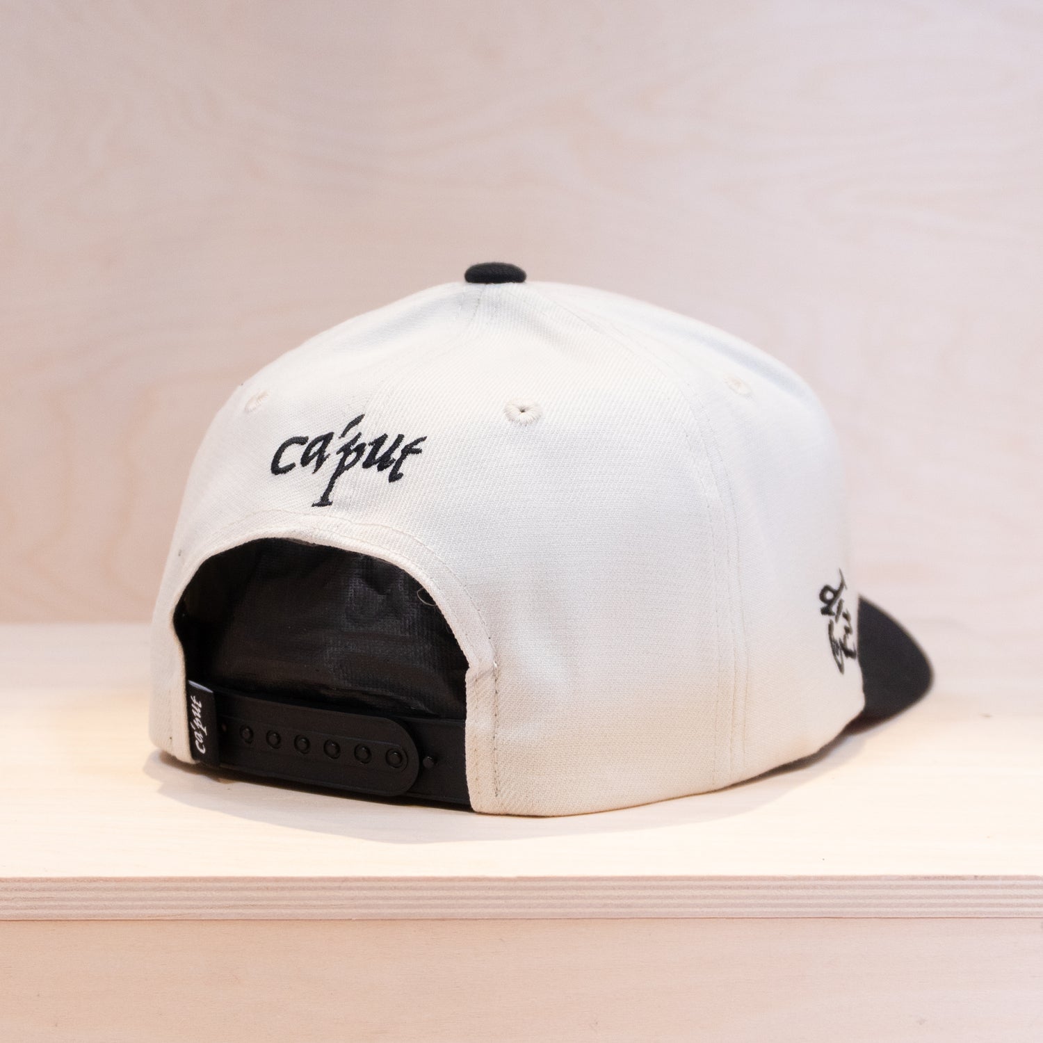 Ca´put Patches Exclusive Letter P Outline Cap Ivory/Black