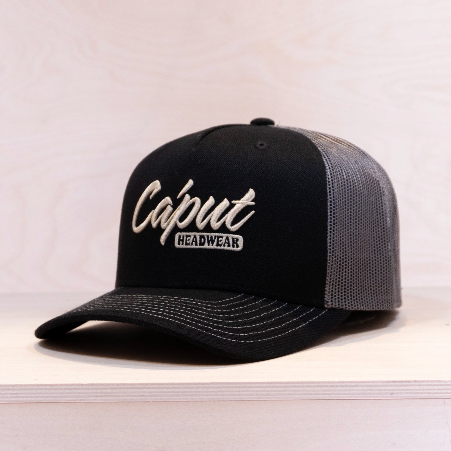 Ca´put Script Logo Trucker Cap Black / Charcoal