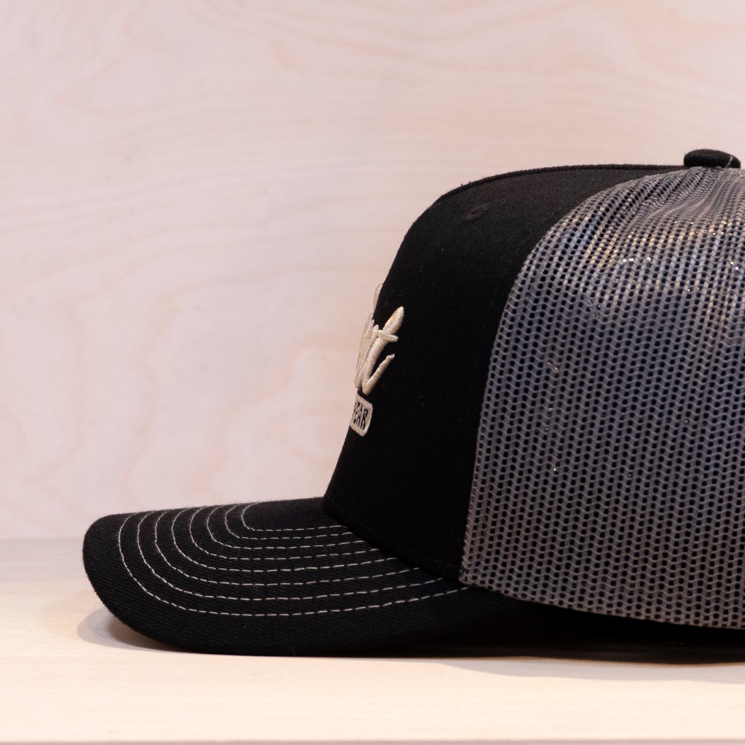 Ca´put Script Logo Trucker Cap Black / Charcoal