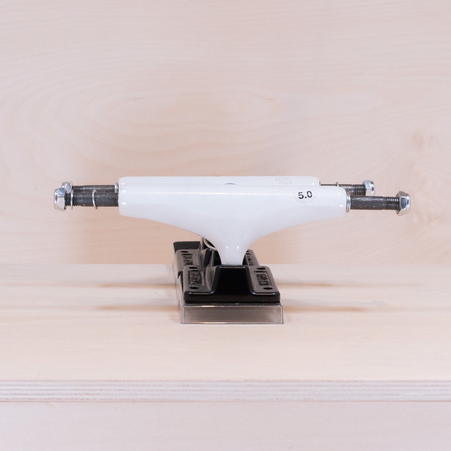 Metal trucks 5.0 White / Black - Pro Quality (Set)