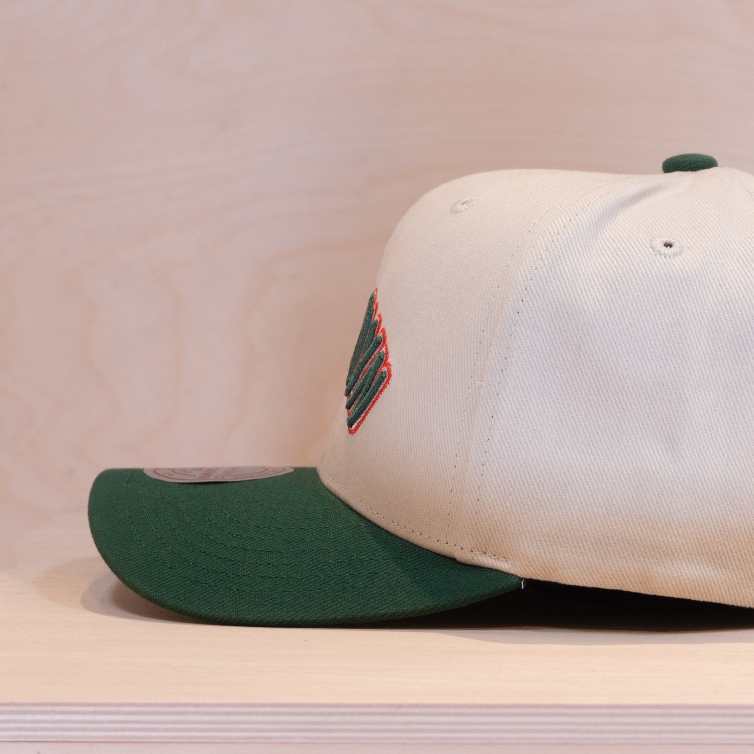 Mitchell & Ness Green Orange Pro Crown Cap Brooklyn Nets Cream/Green