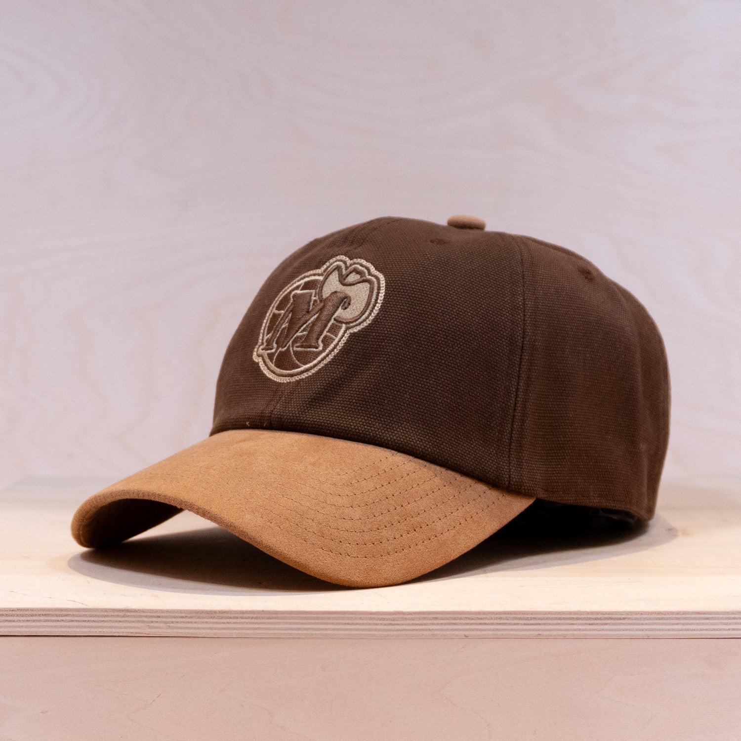 Mitchell & Ness Lux Chain Strapback Cap HWC Dallas Mavericks Brown