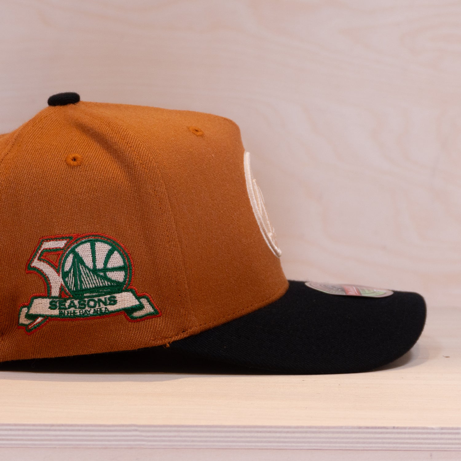 Mitchell & Ness Moonscape Classic Red Cap Golden State Warriors Burnt Orange/Black