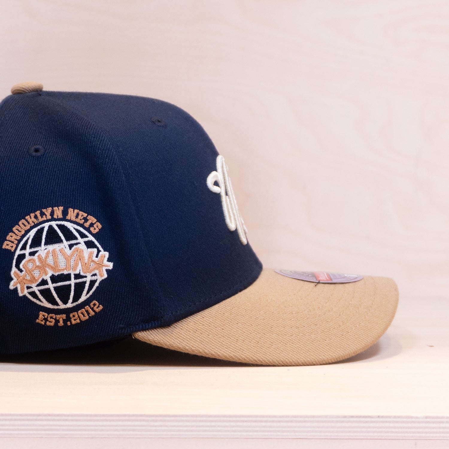 Mitchell & Ness Sand Storm Classic Red Cap Brooklyn Nets Navy/Sand
