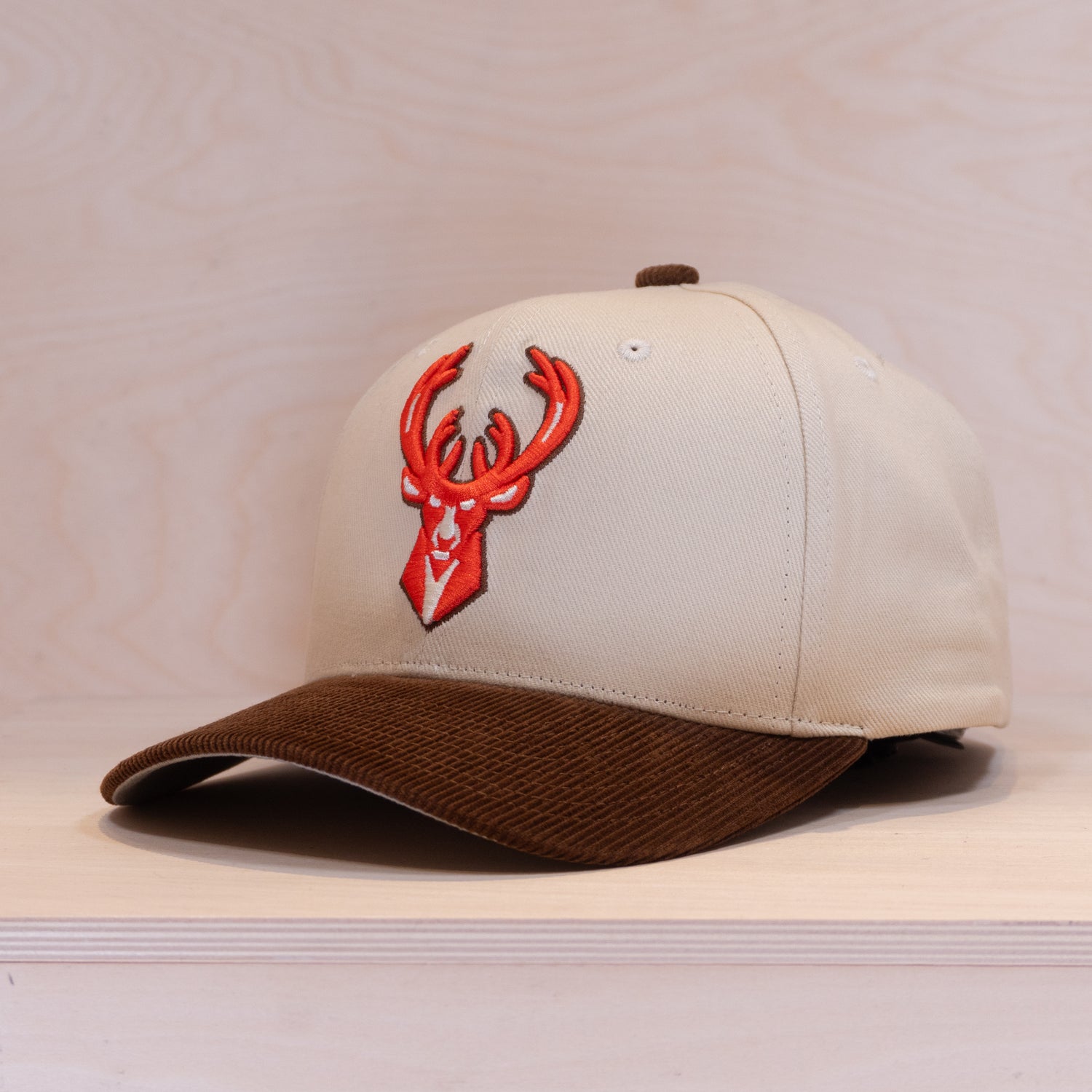 Mitchell & Ness Tawny Pro Crown Cap Milwaukee Bucks Cream/Brown