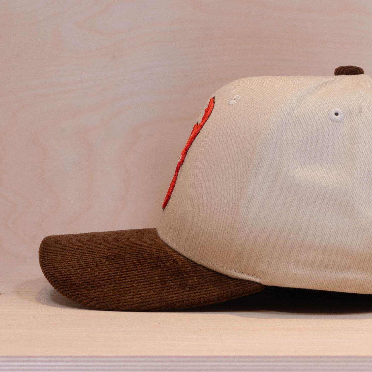 Mitchell & Ness Tawny Pro Crown Cap Milwaukee Bucks Cream/Brown