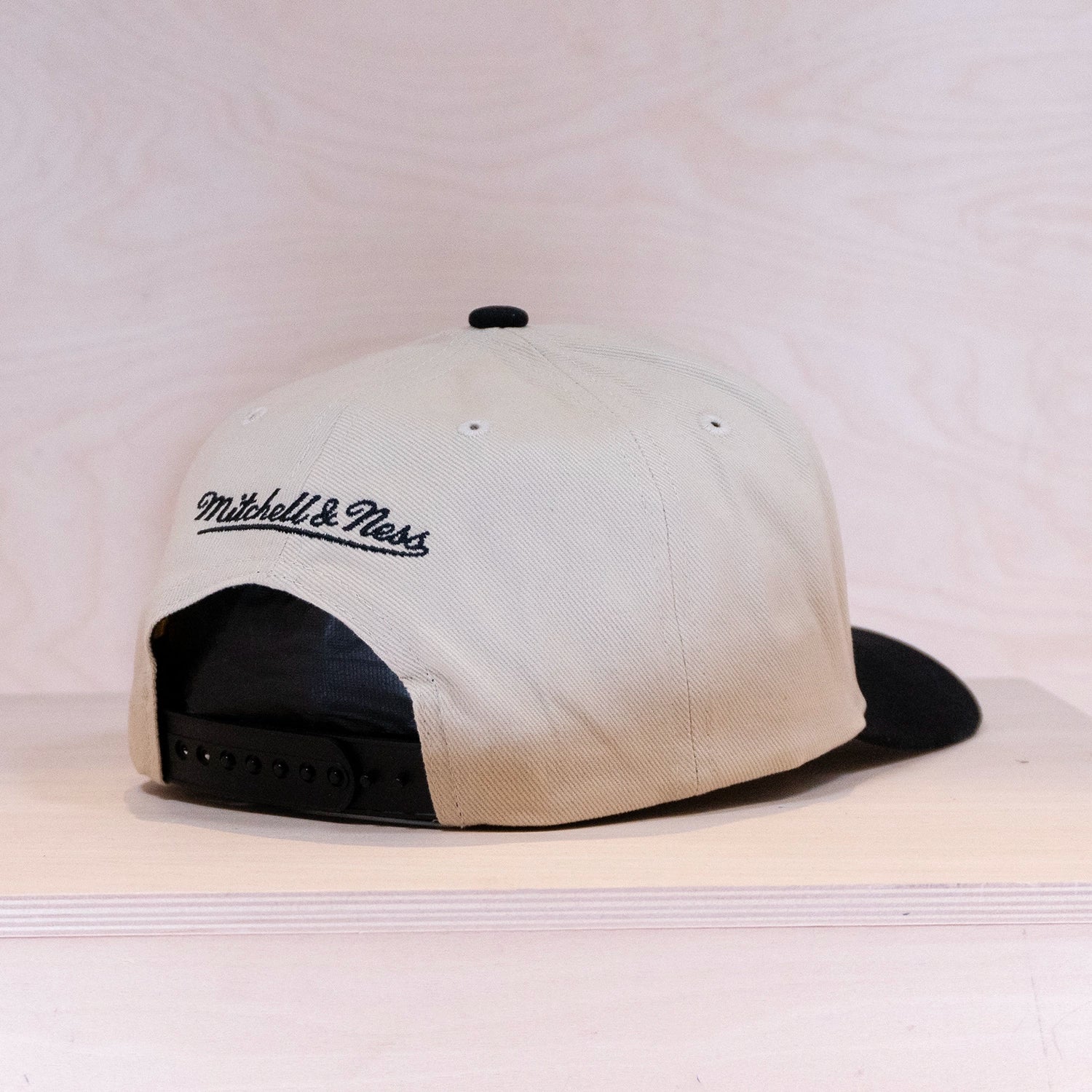 Mitchell & Ness Team Arch Pro Crown Black/Sand