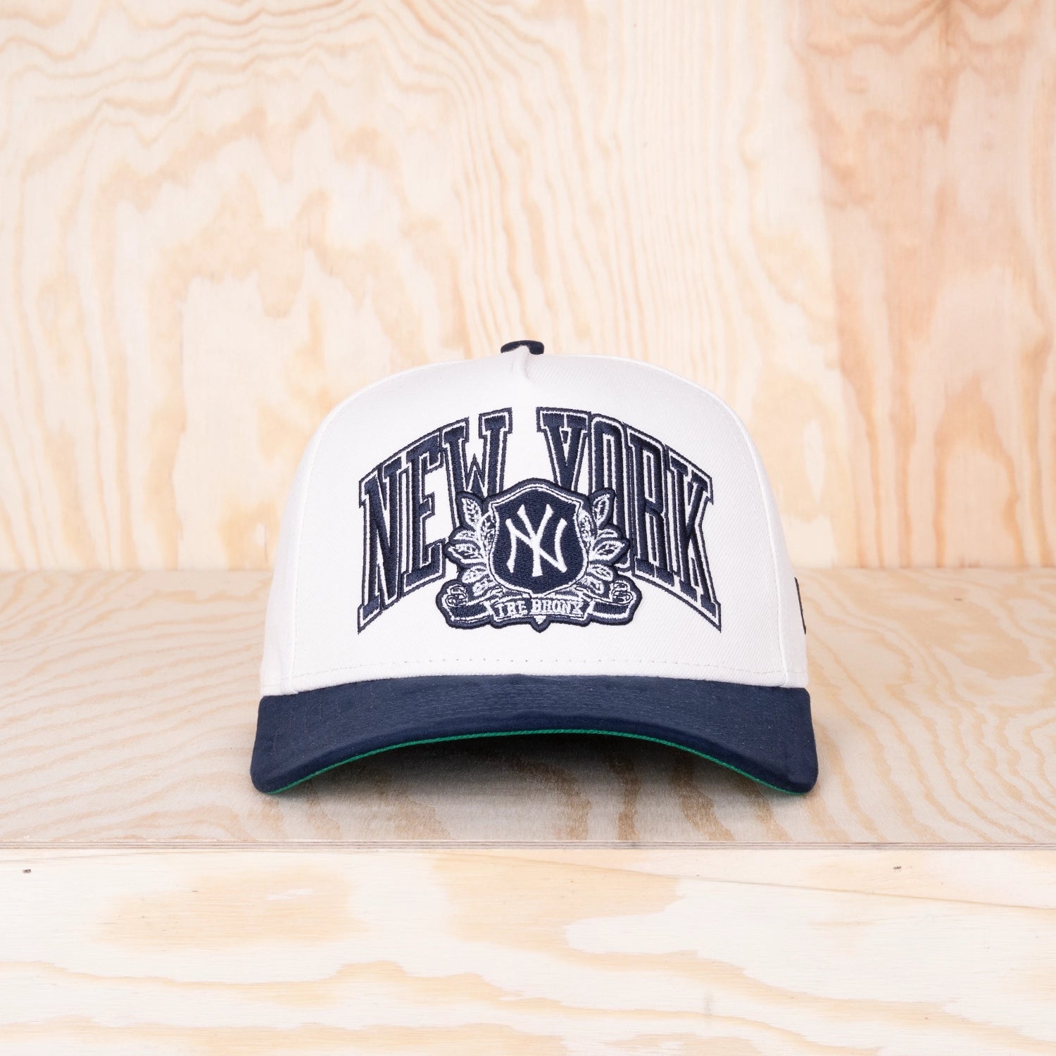 New Era 9FORTY New York Yankees MLB A-Frame Cap Suede Light beige