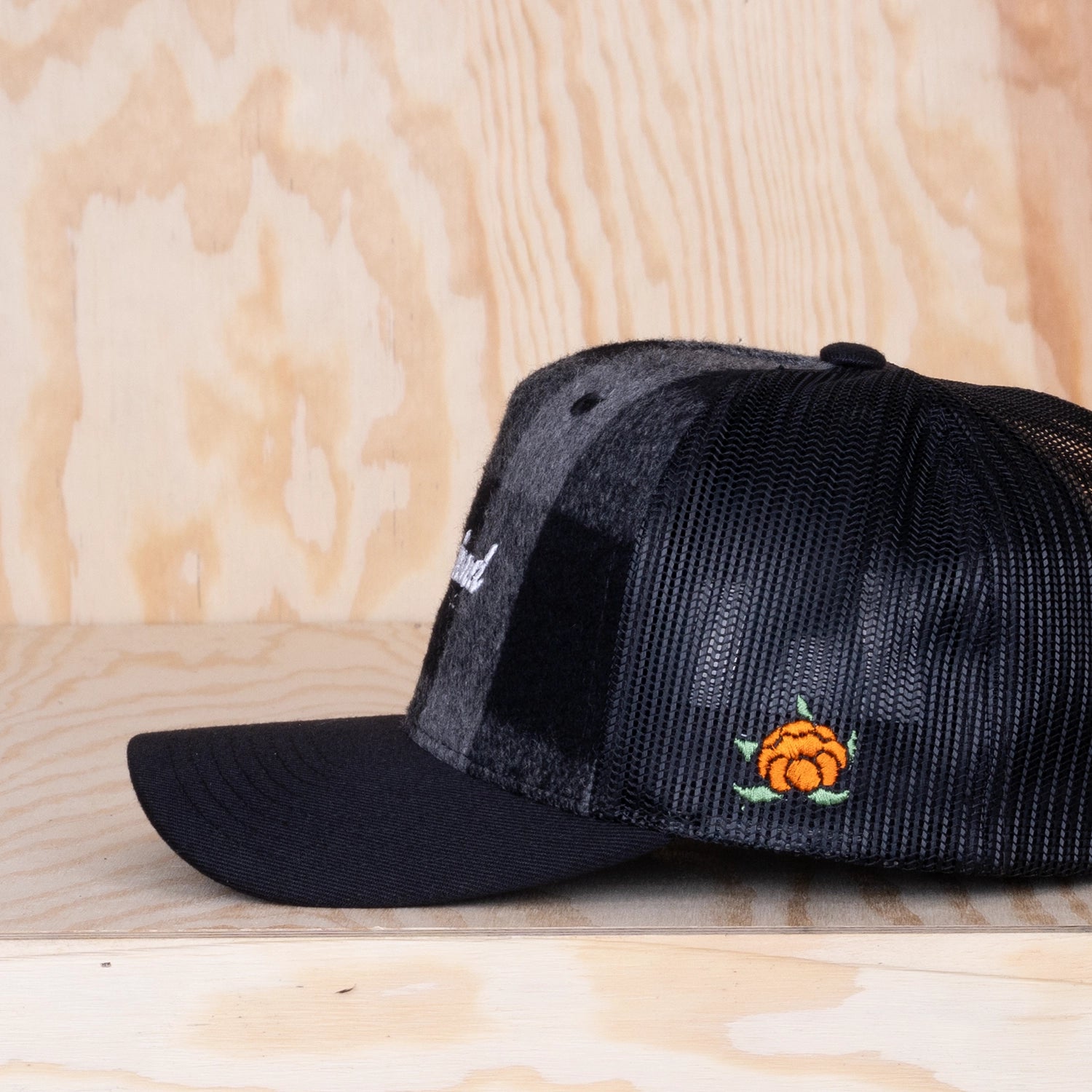 Sqrtn TGN Script Trucker Cap Lumberjack Grey
