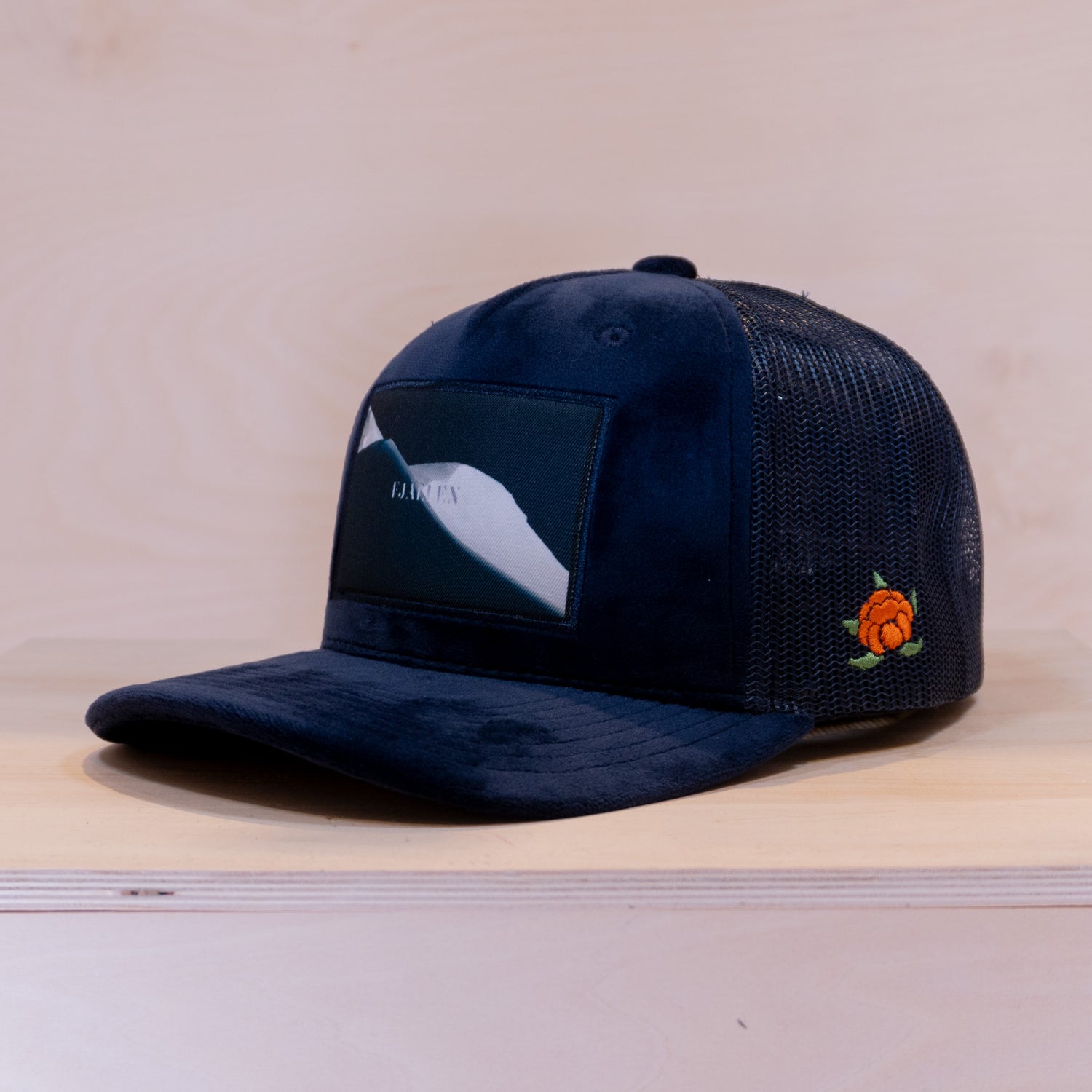 Sqrtn Fjällen Velvet Trucker Navy