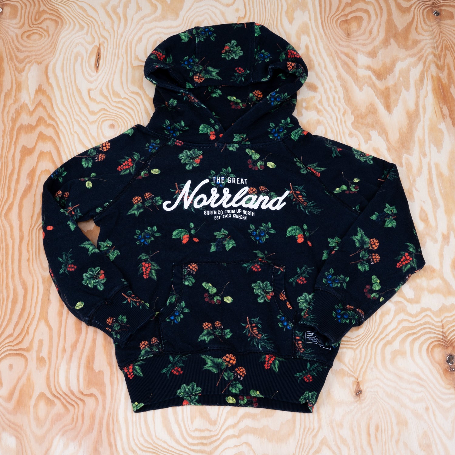 Sqrtn Great Norrland JR Hood Berry Black