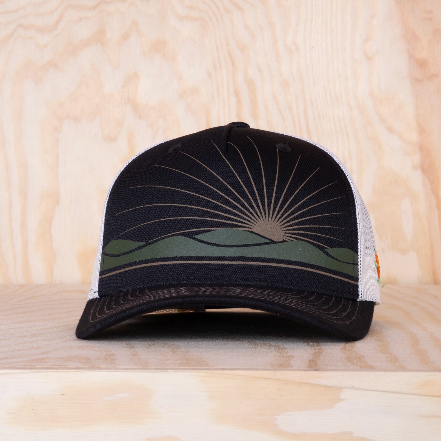 Sqrtn Mountain Line Low Trucker Cap Black