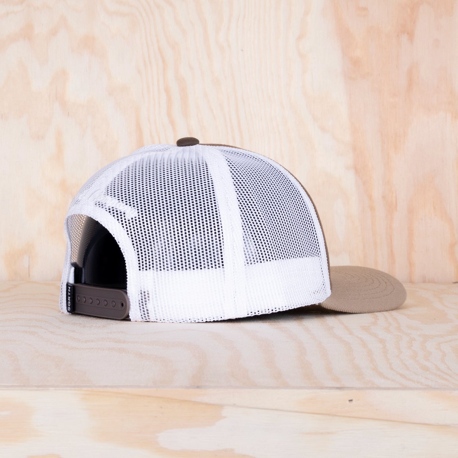 Sqrtn Nära Till Ingenting Low Trucker Cap Brown