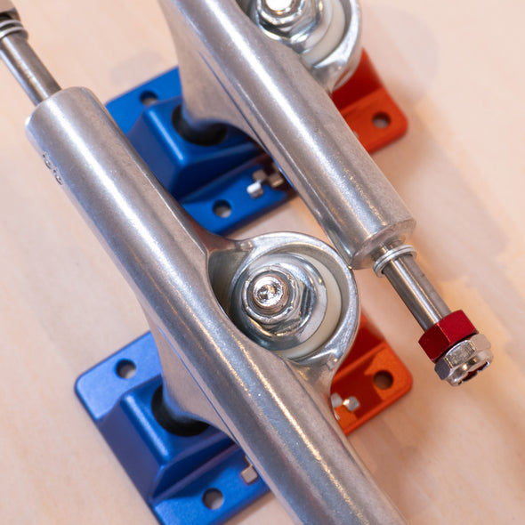 Ace Trucks AF1 Anodized Blue Orange Polished 33 (set)