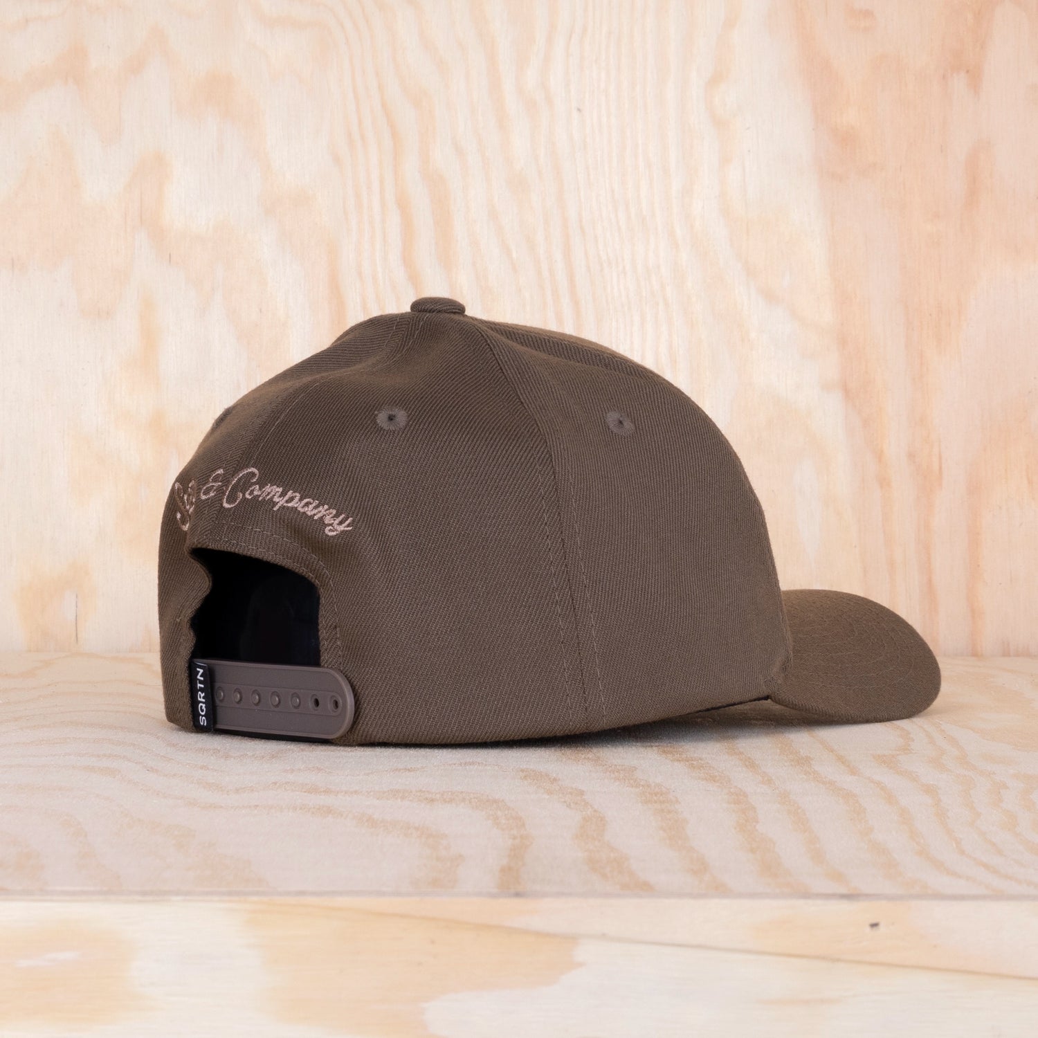 Sqrtn Nära till Hooked Cap Brown