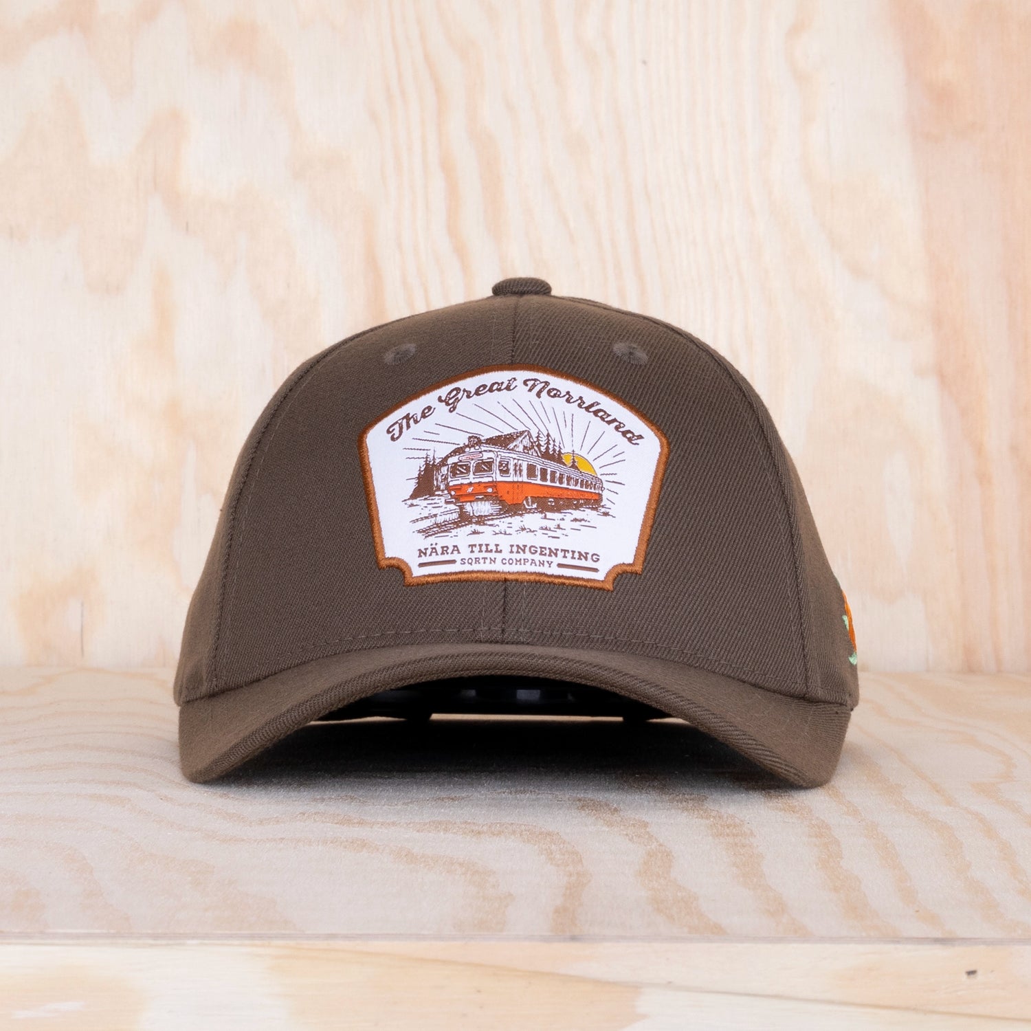 Sqrtn Nära till Hooked Cap Brown