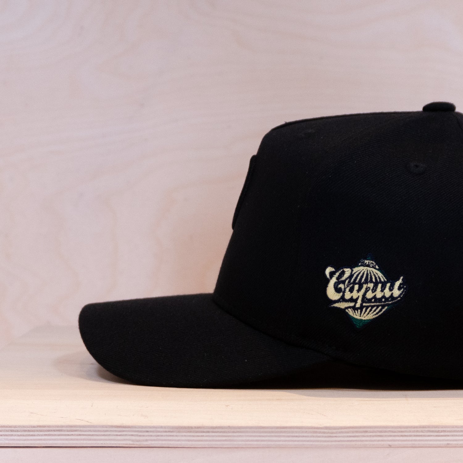 Ca´put Letter P Cap Exclusive All Black