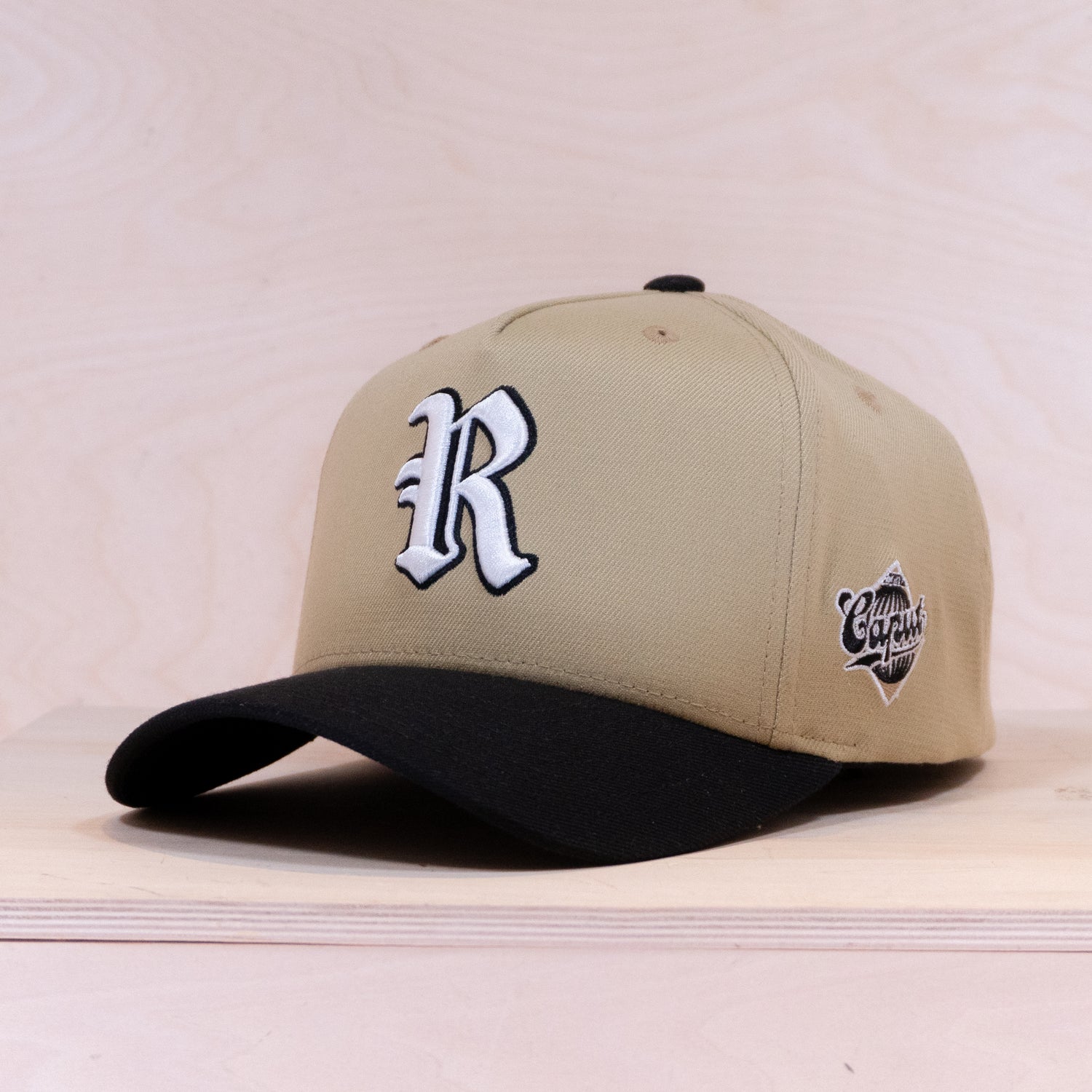 Ca´put Letter R Outline Cap Vegas / Black