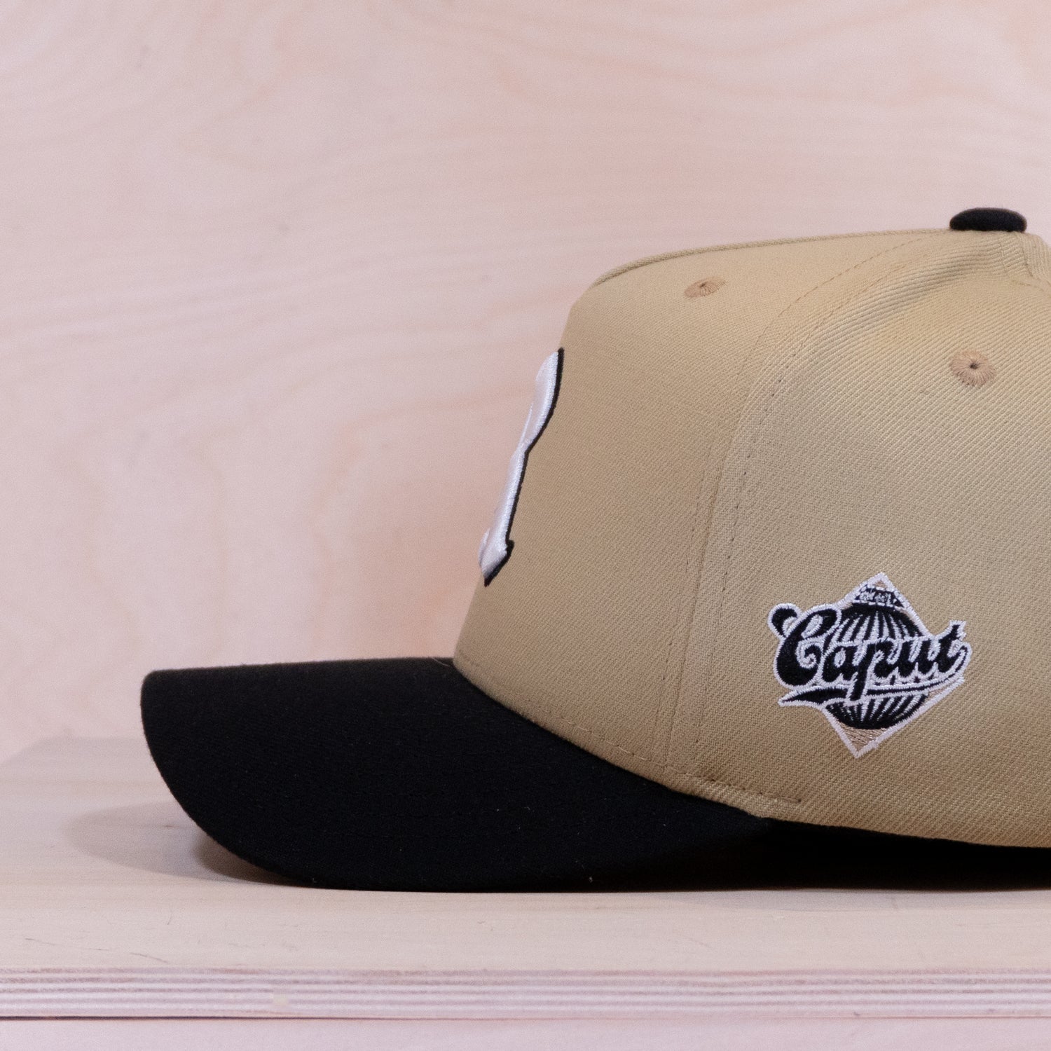 Ca´put Letter R Outline Cap Vegas / Black
