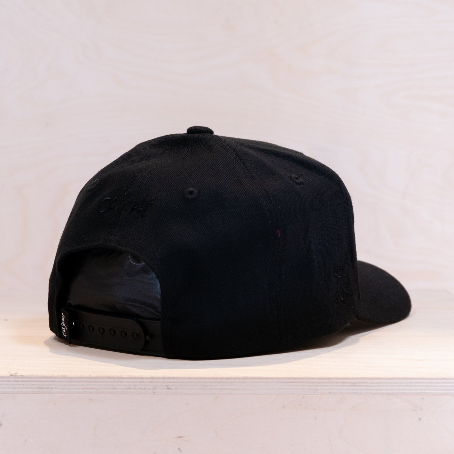 Ca´put Letter B Cap All Black