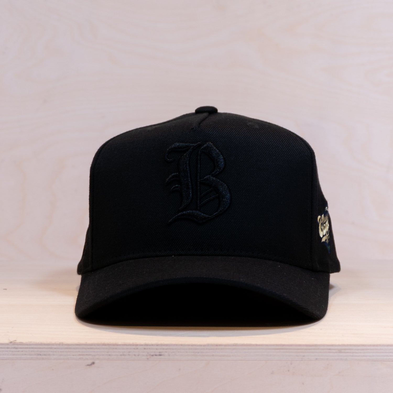 Ca´put Letter B Cap All Black