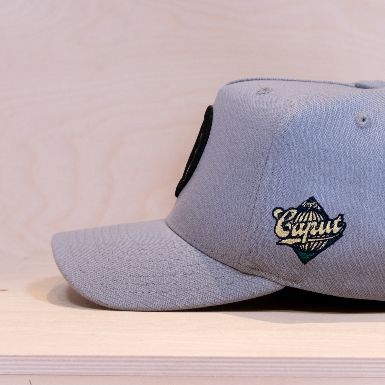 Ca´put Letter D Cap Light Gray