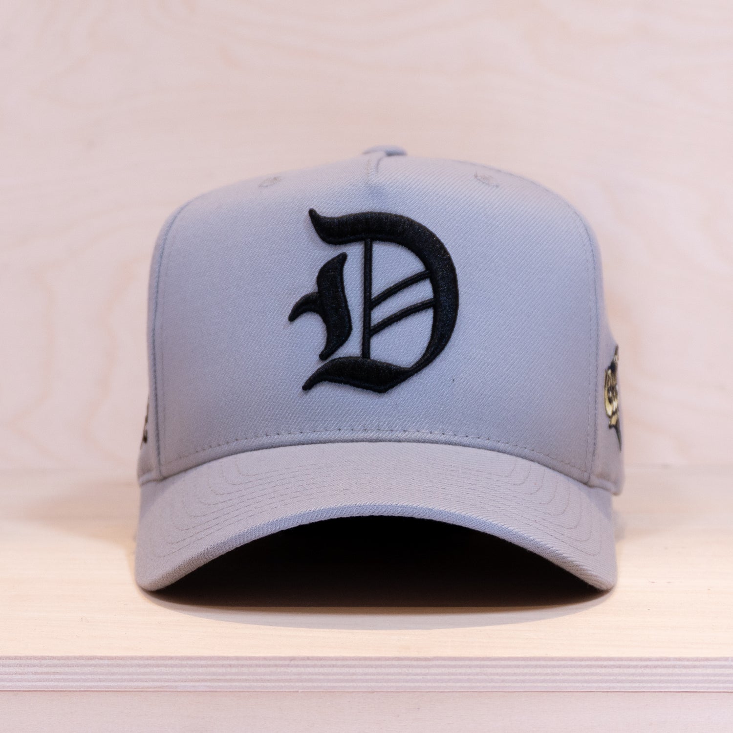 Ca´put Letter D Cap Light Gray