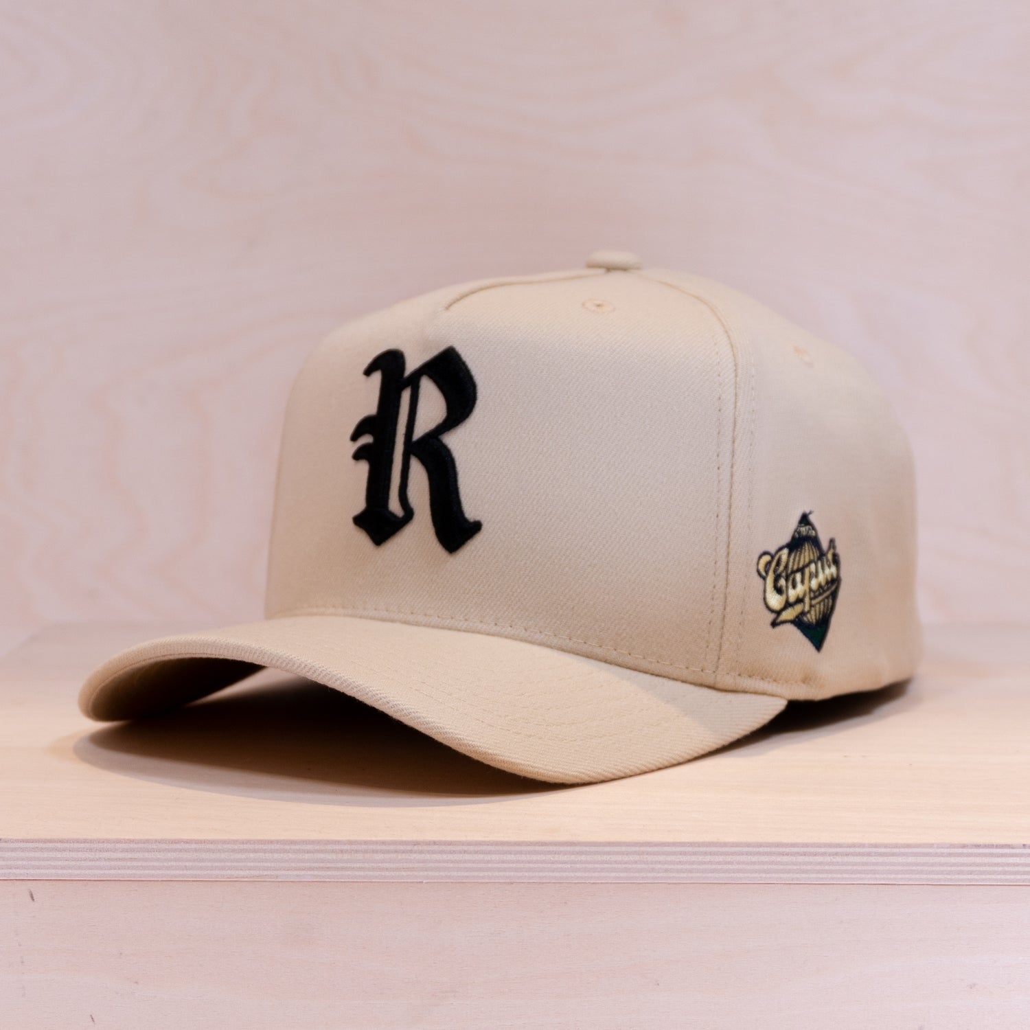 Ca´put Letter R Cap Sand
