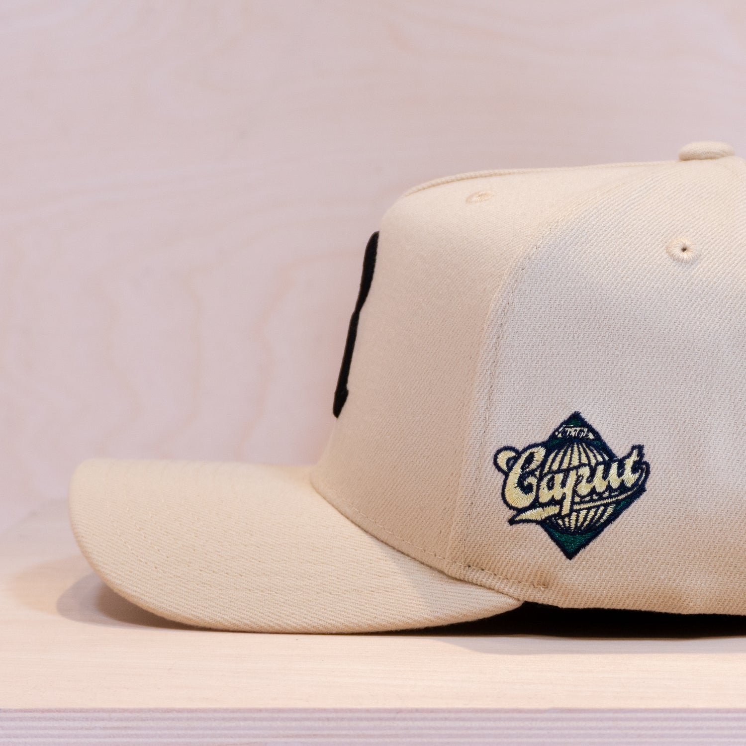 Ca´put Letter R Cap Sand