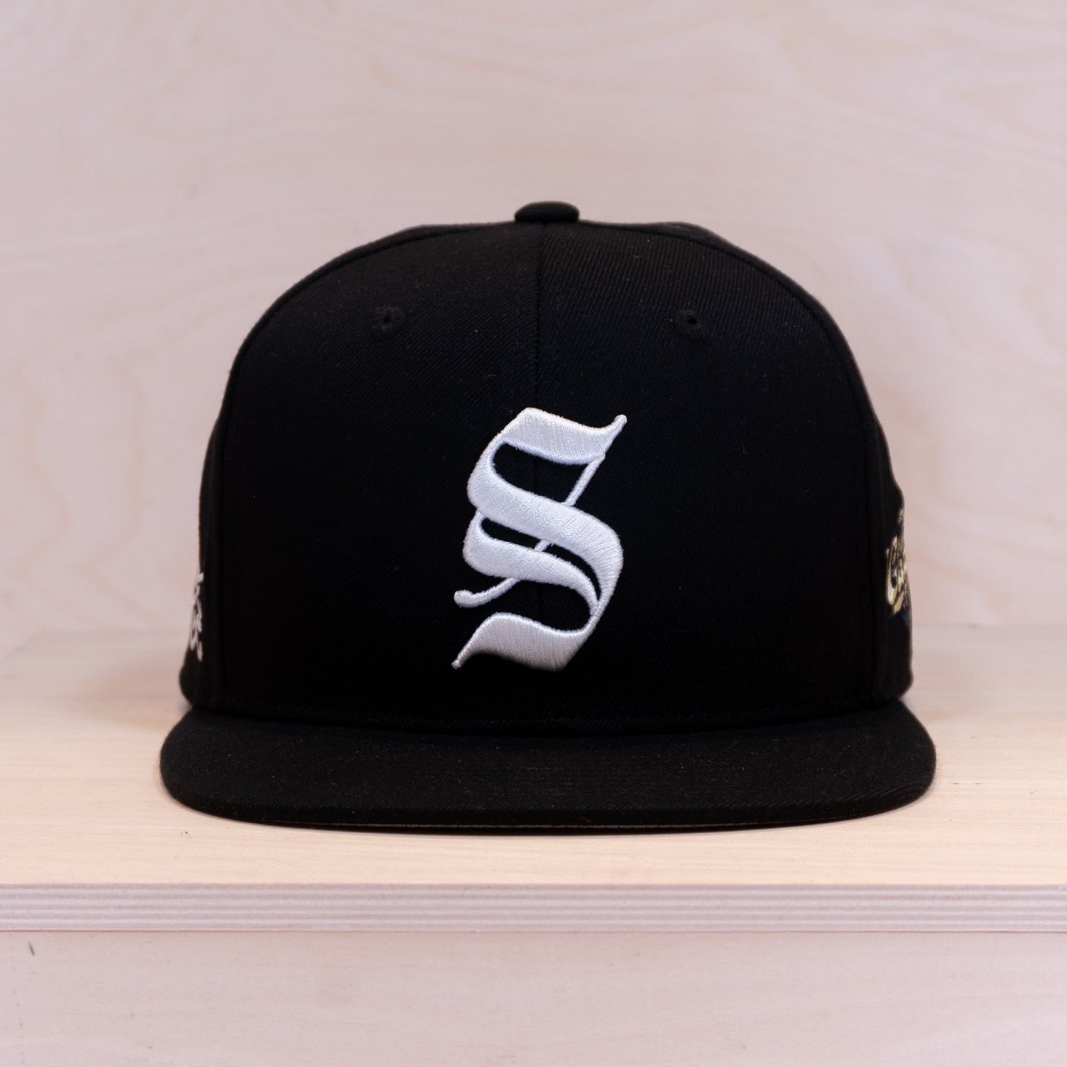 Ca´put Letter S Fitted Cap Black