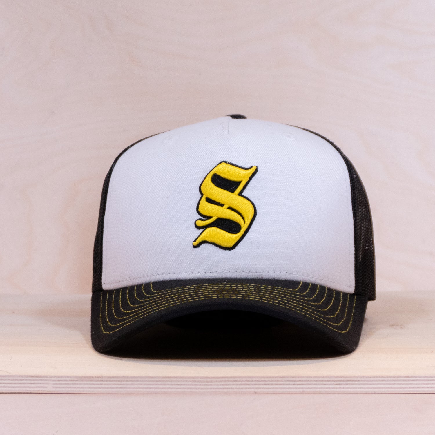 Ca´put Letter S Trucker Cap White / Black