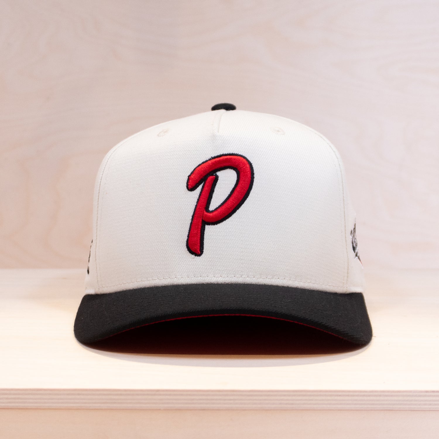 Ca´put Patches Exclusive Letter P Outline Cap Ivory/Black