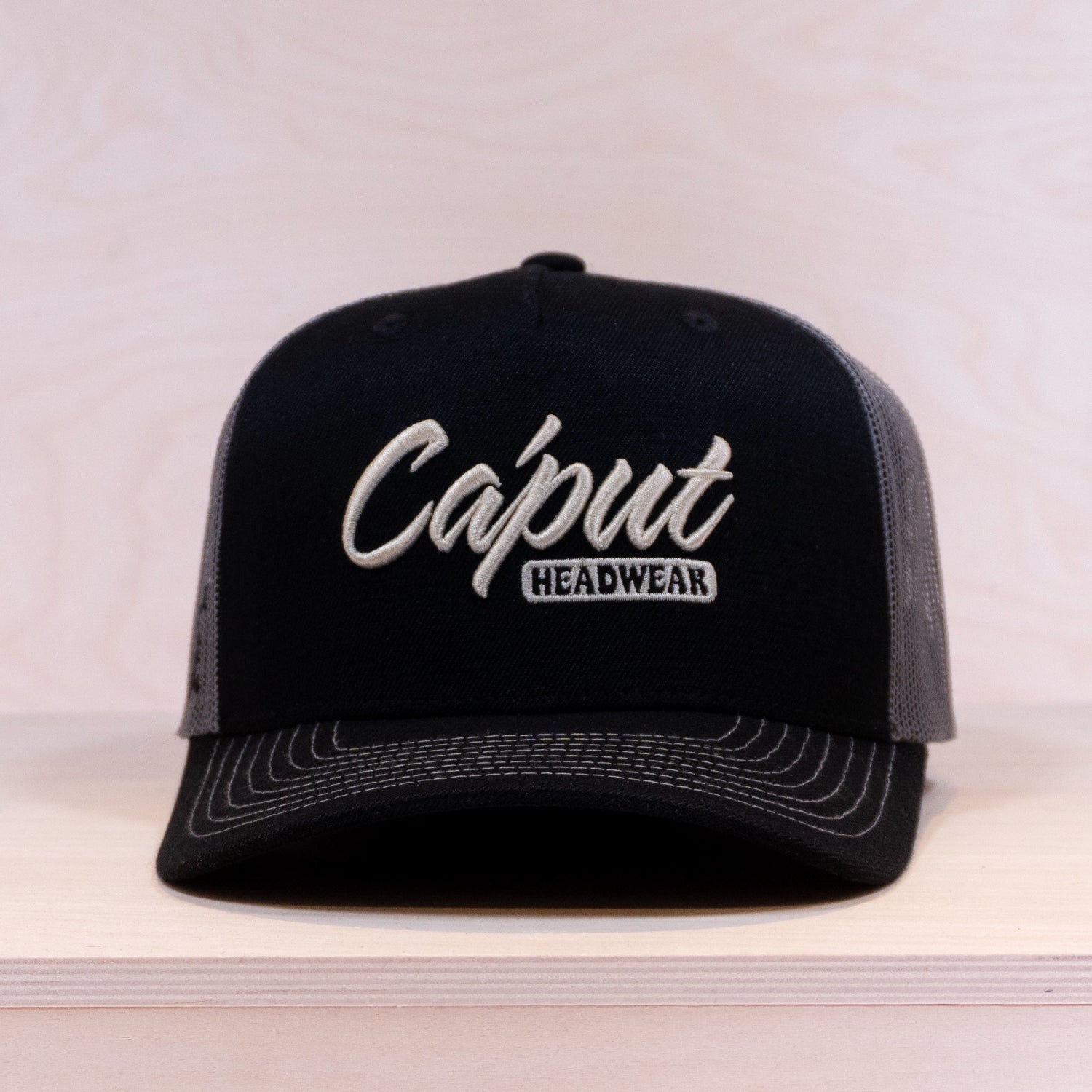 Ca´put Script Logo Trucker Cap Black / Charcoal