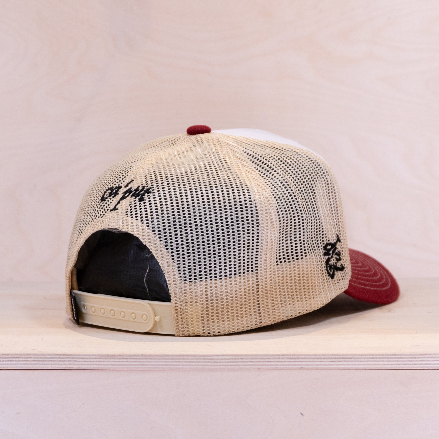 Ca´put Sips Happen Trucker Cap Cardinal / Sand