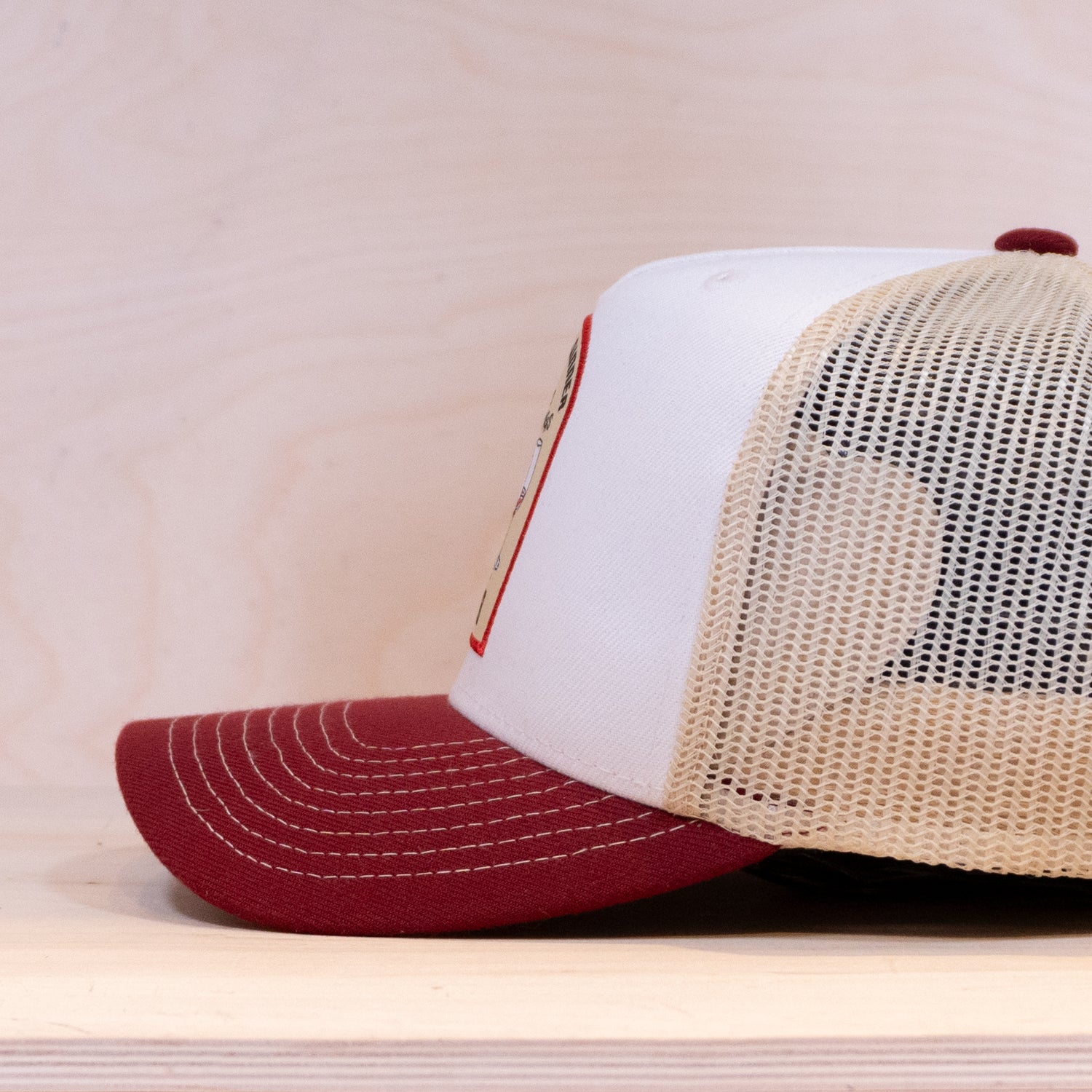 Ca´put Sips Happen Trucker Cap Cardinal / Sand