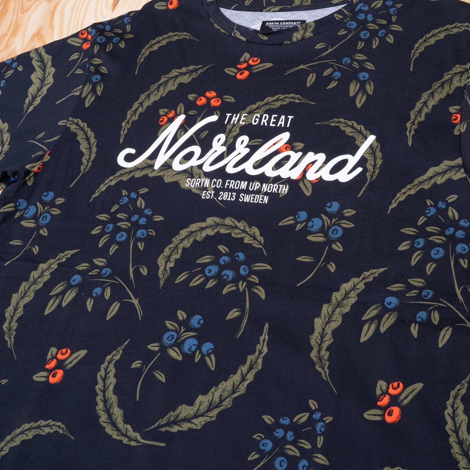 Sqrtn Great Norrland T-shirt Blåbär Black