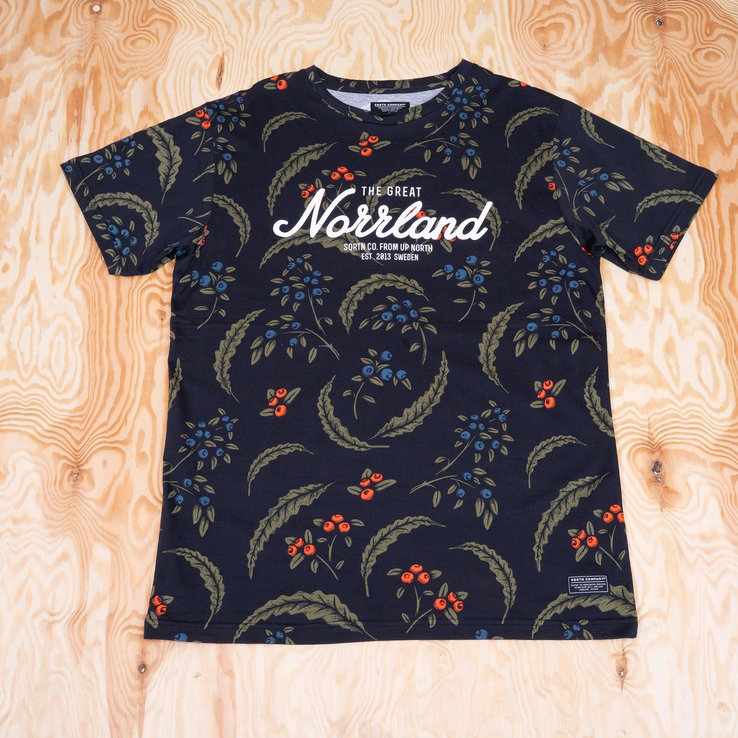 Sqrtn Great Norrland T-shirt Blåbär Black