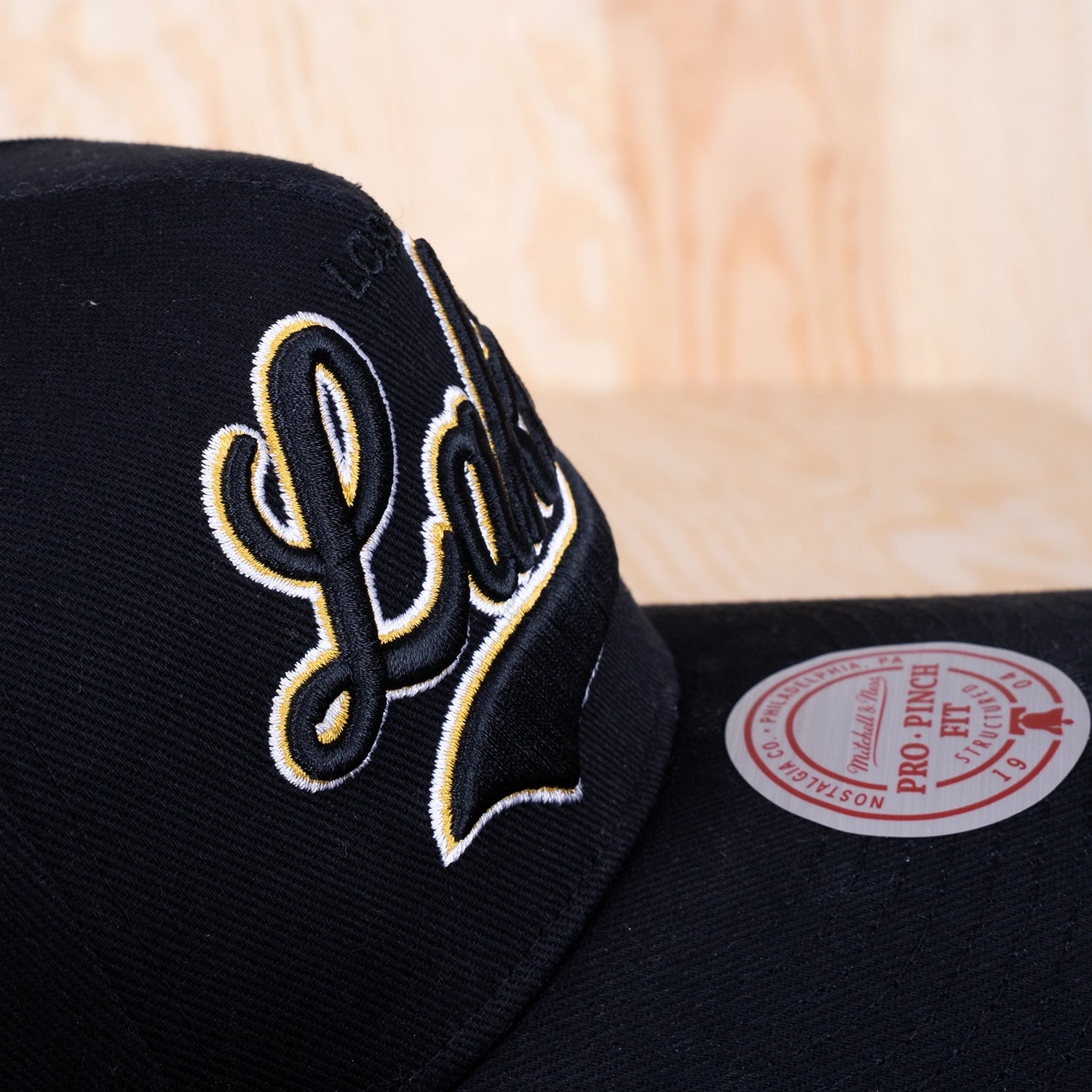 Mitchell & Ness Los Angeles Lakers Swosh A-frame Cap Black