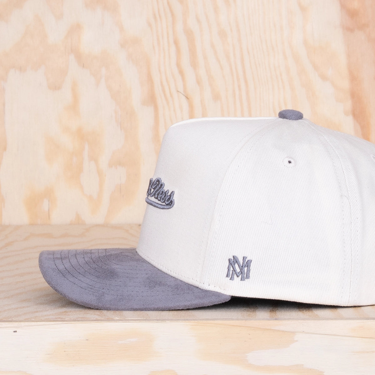 Mitchell & Ness Luxury Script Pro Pinch Own Brand Cream/Charcoal