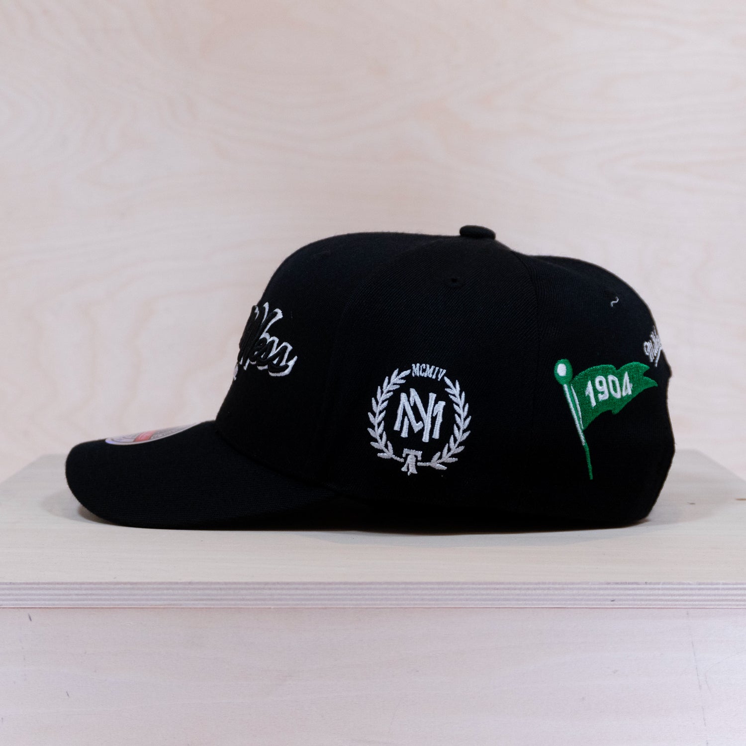 Mitchell & Ness HWC Timeline Classic Red Cap Black