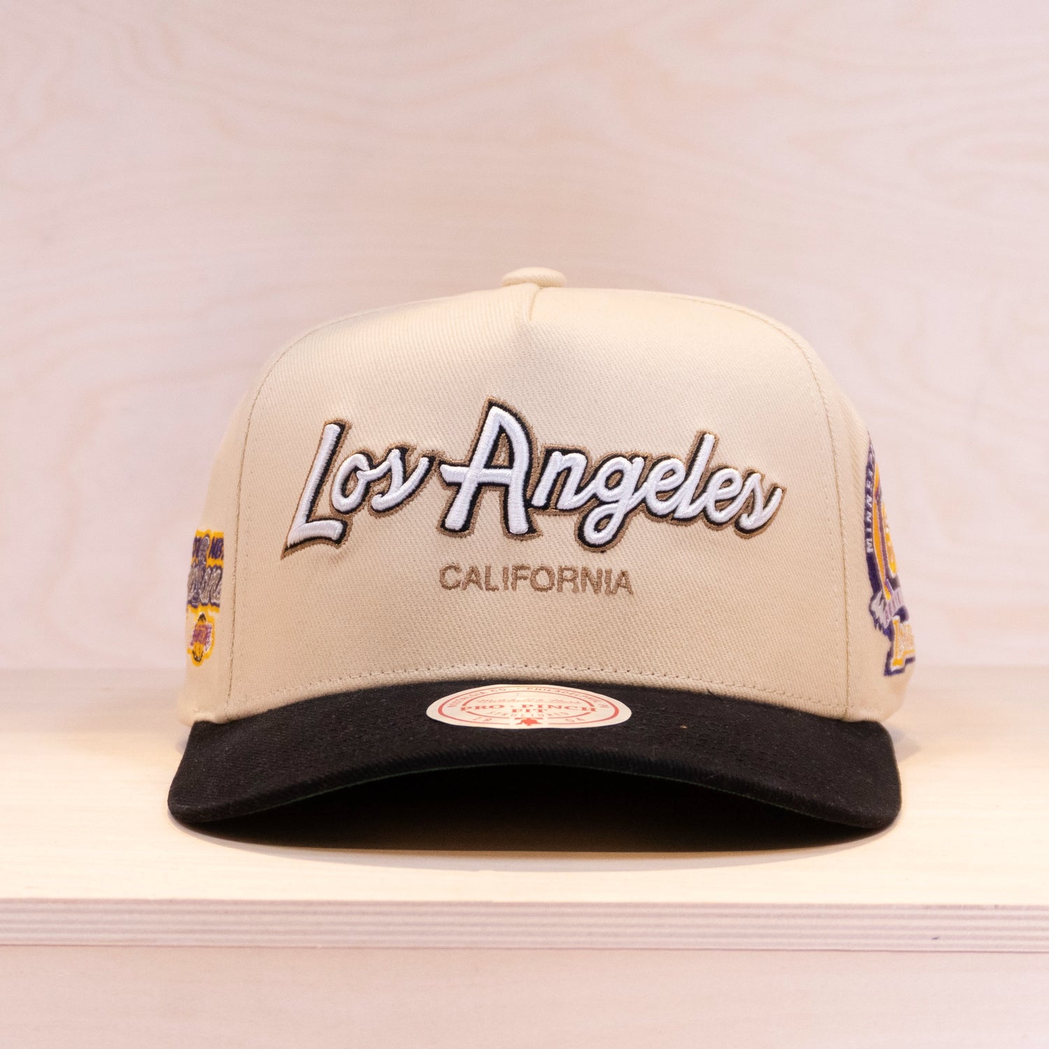 Mitchell & Ness La Script 2.0 Pro Crown Black/Sand