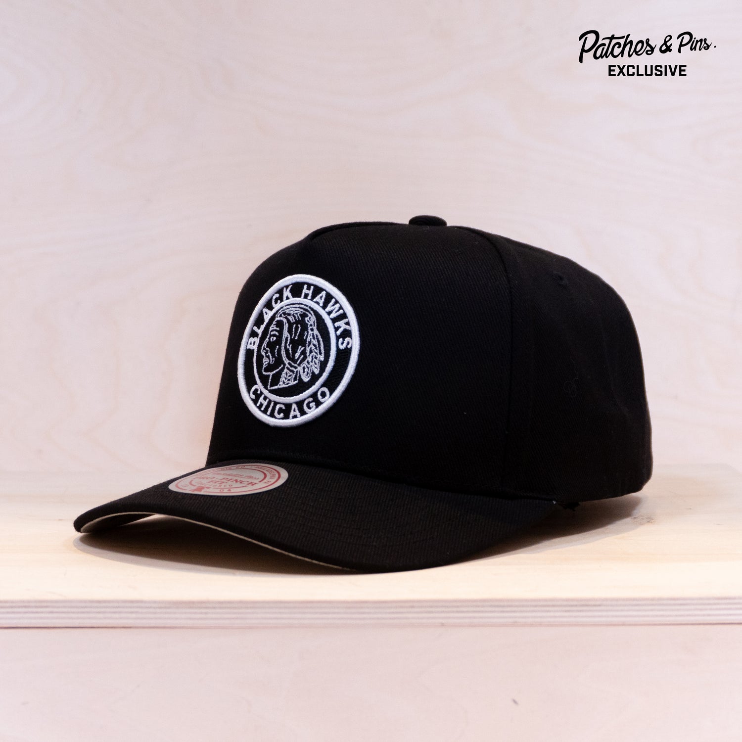 Mitchell & Ness Patches Exclusive Chicago Black Hawks Pro Crown Cap Black
